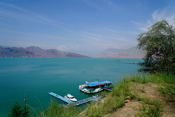 在<a href='http://travel.sina.com.cn/qinghai-lvyou/?from=b-keyword' target='_blank'>青海</a>，浊浪滔天的黄河也可以如此清澈美丽