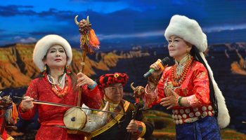 陈川民族音乐作品展演 藏族歌表演《弦子的传说》