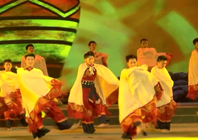 《彝族察尔瓦舞》第九届中国文化大拜年陈川民族音乐作品展演