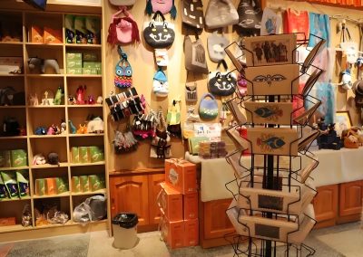 夏河：趣味文创受游客青睐