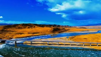 黄河玛曲段现壮美冰凌景观 生态屏障守护母亲河安澜